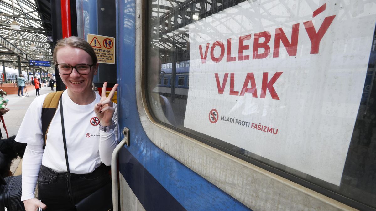 Rozhoduje každý hlas. Plný vlak studentů vyrazil z Prahy volit slovenského prezidenta